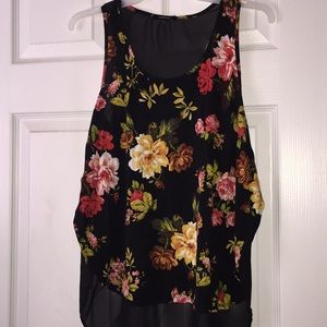 ✨3 for $12✨ Floral tank top